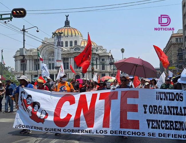CNTE bloquea accesos a Palacio Nacional; exige abrogación de leyes y aumento salarial