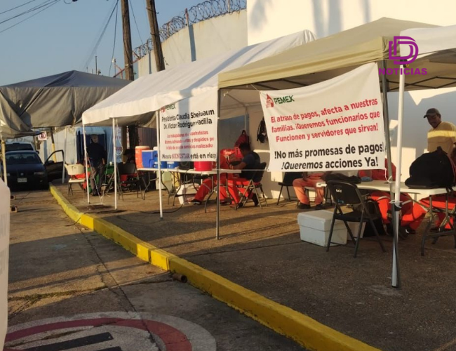 Contratistas cumplen 14 días en plantón; Pemex incumple reunión y sigue sin dar respuesta