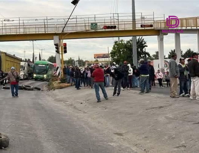 Habitantes de Lagunilla bloquean carretera en Hidalgo por un conflicto agrario relacionado con un predio destinado a apoyar escuelas de la comunidad.