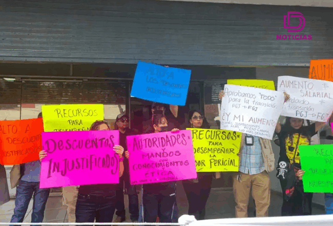 Peritos de la FGJCDMX protestan por condiciones laborales